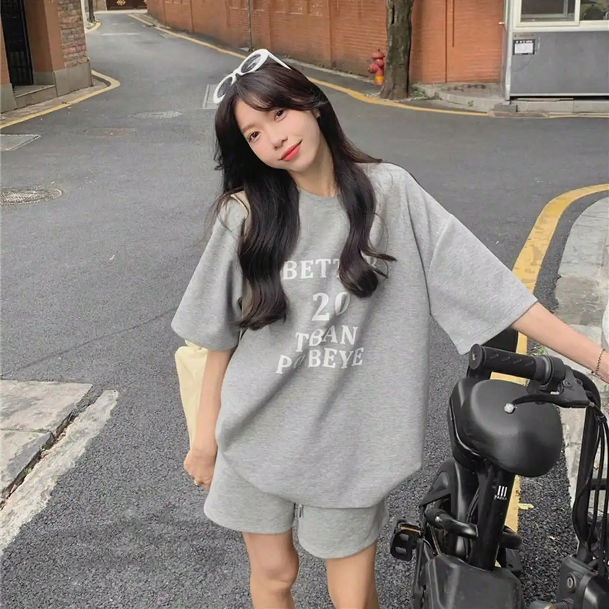 

Korean Chic Summer Ins Style Fashion Letter Printed Short-Sleeved T-Shirt + Versatile Casual Shorts Two-Piece Suit for Women