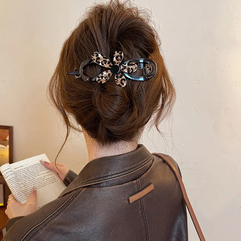 

Зажимные зажимы с леопардовым принтом и цветком для женщин и девочек, корейские простые модные акриловые зажимы для хвоста, милые повседневные аксессуары для головных уборов