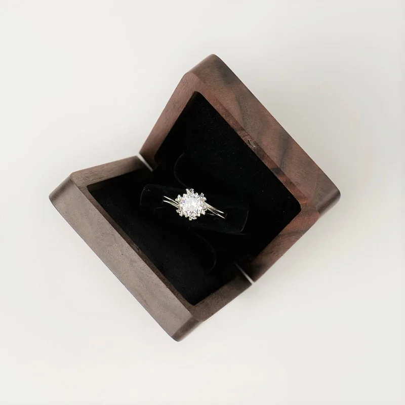 Solid Wood Rings Box Rotating Display Ring Boxes Creative Wedding Ring Organizer Showcase Box Portable Jewelry Storage Boxes