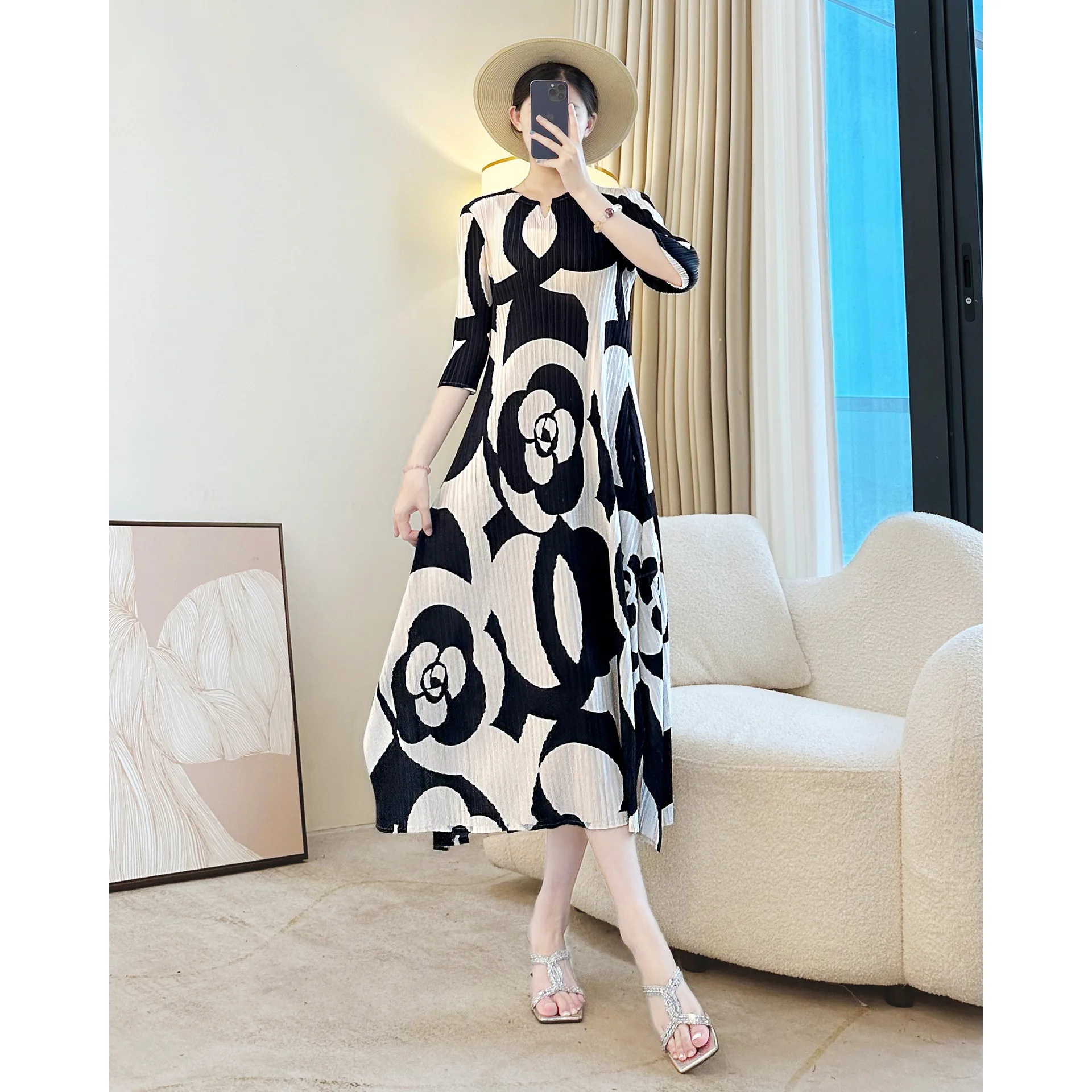 

High-end Pleated Dress for Women 2025 Autumn New Seaside Vacation Beach Skirt Fashionable Temperament Printed Miyake Long Skirt