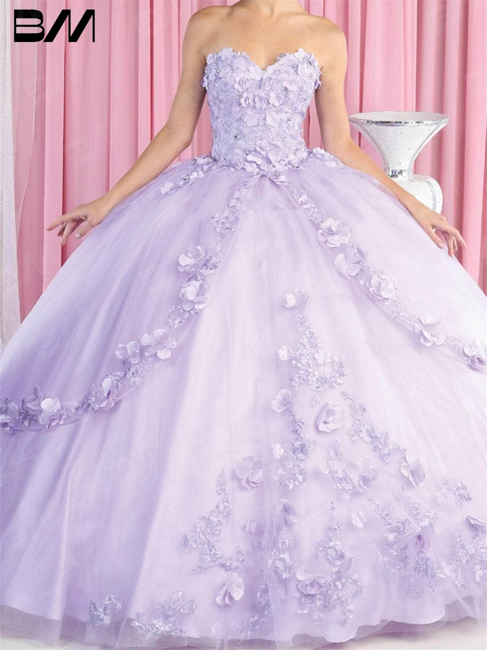 Sweetheart Quinceanera Ball Gown Senza spalline Applicazioni floreali Abiti da cocktail Smerlato Overlay Abiti De 15 Quinceañera