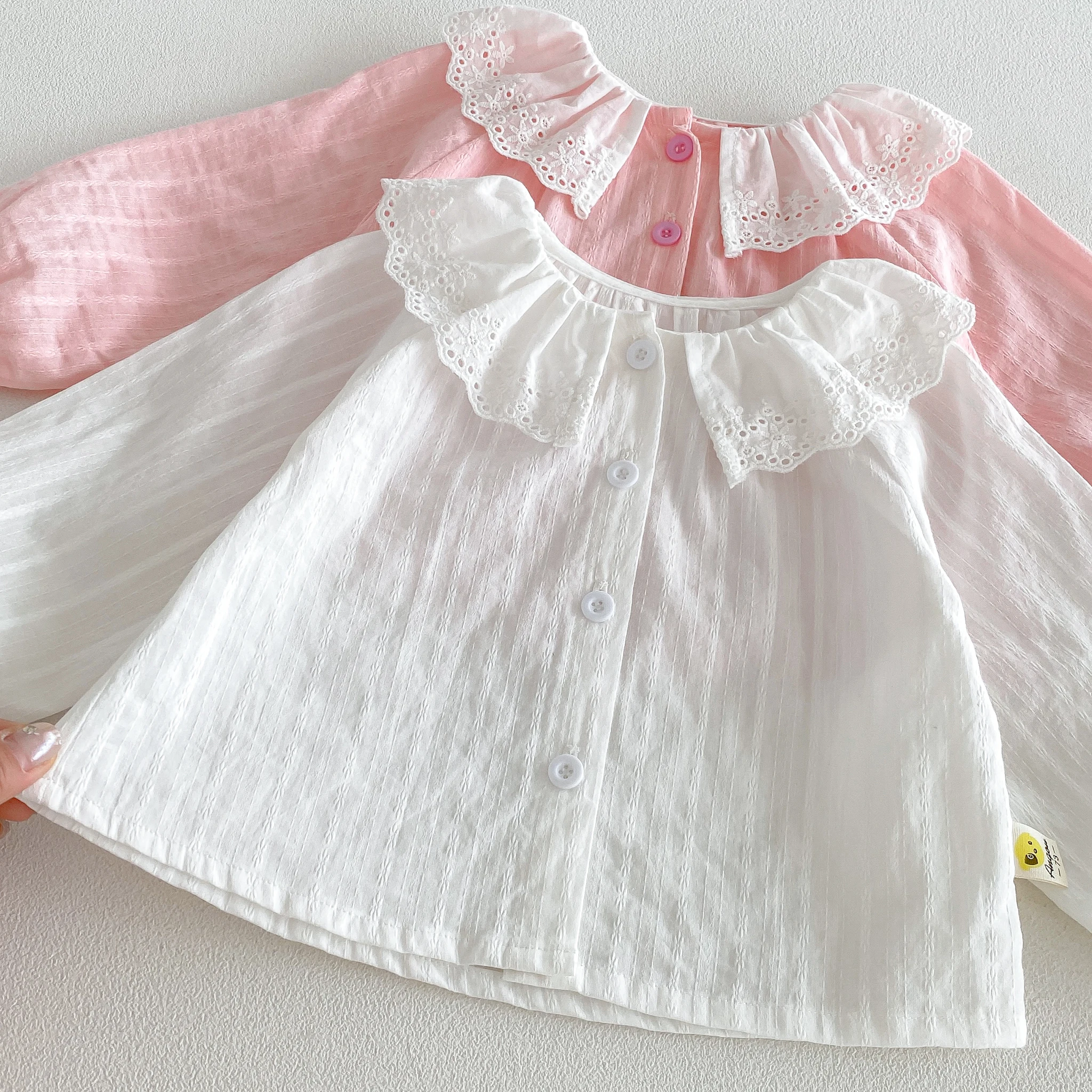 Mädchen-Puppenkragen-Bluse 2026 Neue Herbstkollektion im koreanischen Stil mit Spitzen-Puffärmeln für Babymädchen – Detail 6