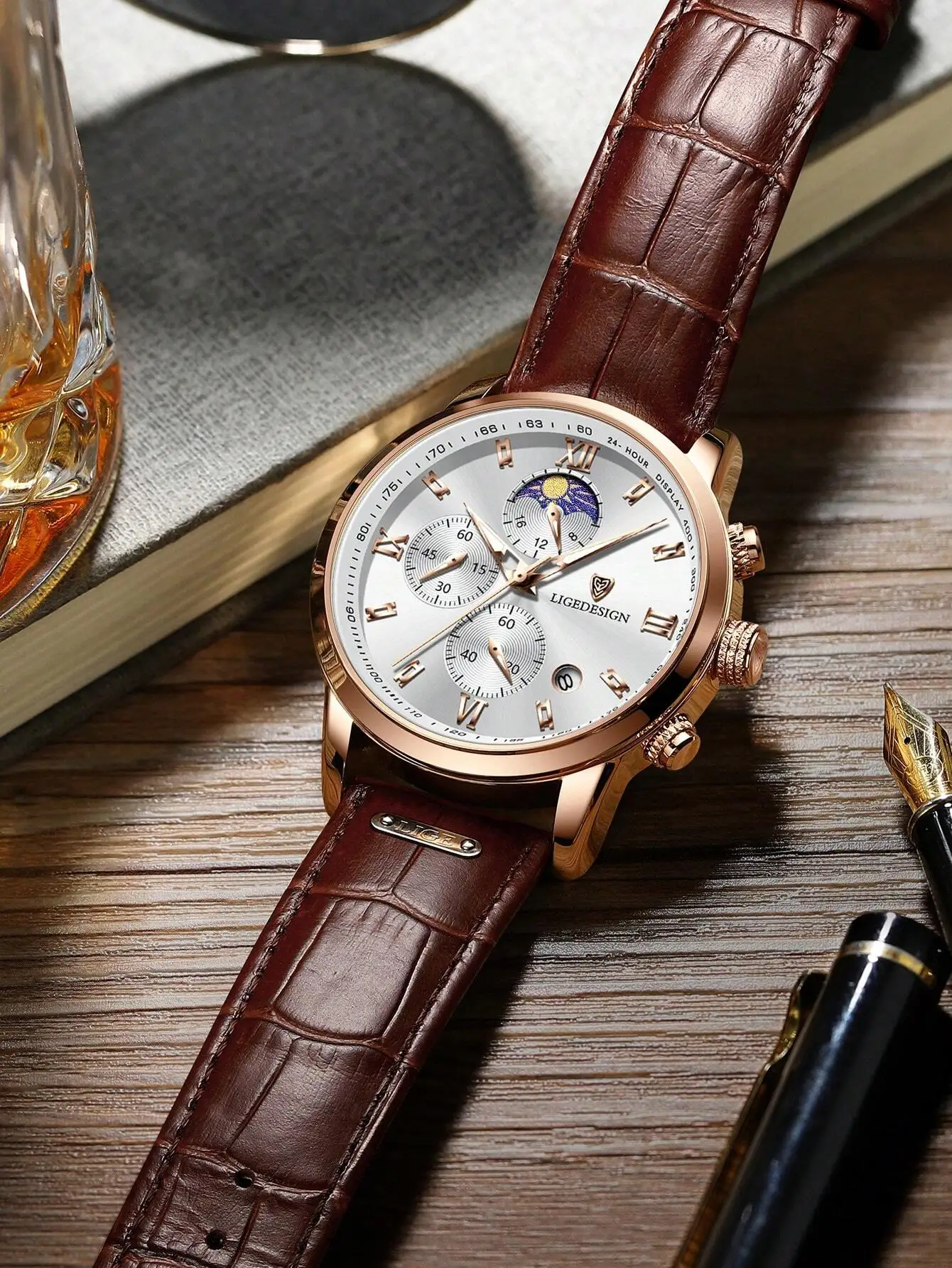 LIGEDESIGN Men's Crocodile Pattern Brown PU Polyurethane Strap Business Date Chronograph Round Dial Quartz Watch, Suitable For Daily Wear