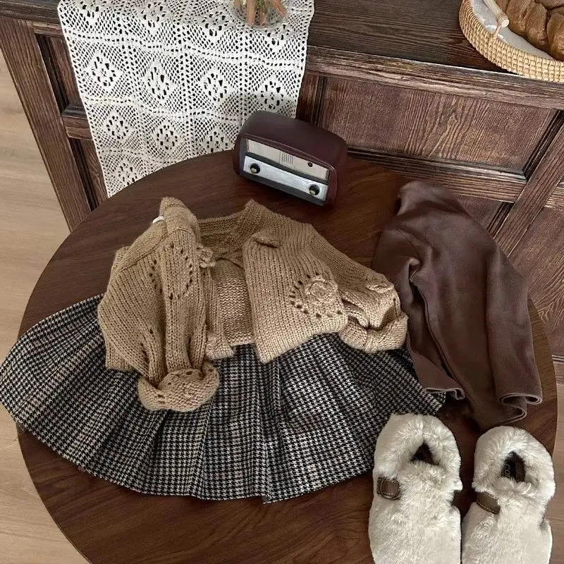 Girls' Spring and Autumn Winter Clothing Set Korean New Style Girls' Fashion Hook and Flower Knitted Cardigan Pleated Skirt