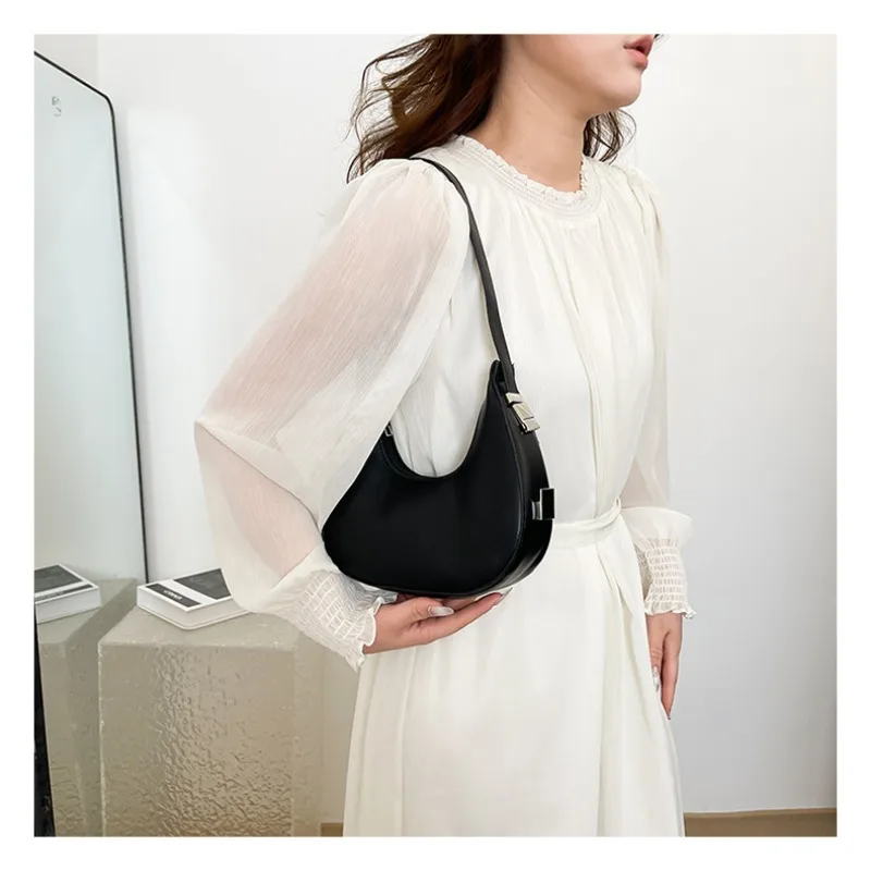 

French Niche Shoulder Bag for Women in Summer 2024 Trendy Versatile Shoulder Bag High-end Texture Fashion Underarm Bag