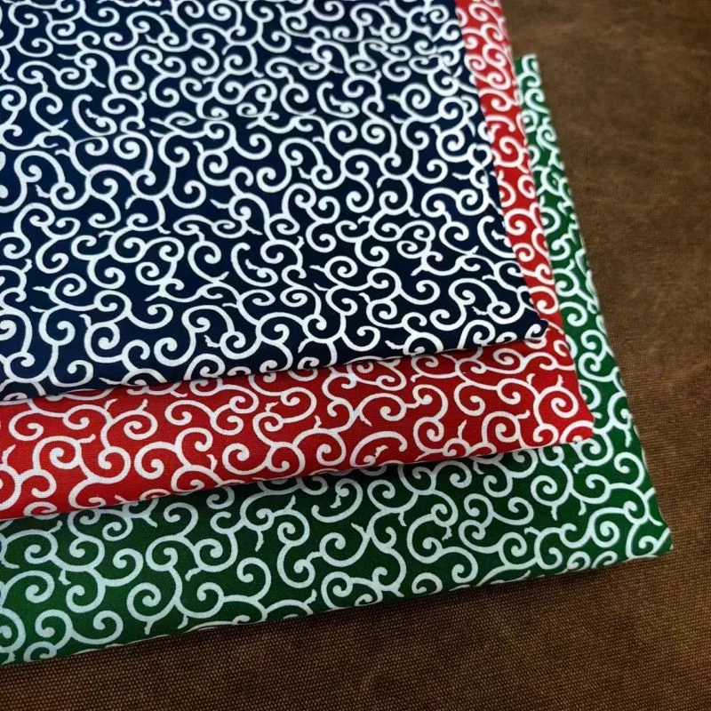 النمط الياباني نسيج القطن Karakusa Shiba Inu وشاح المواد الأحمر الأخضر الداكن أنيمي الأزياء الحرفية النسيج بالجملة