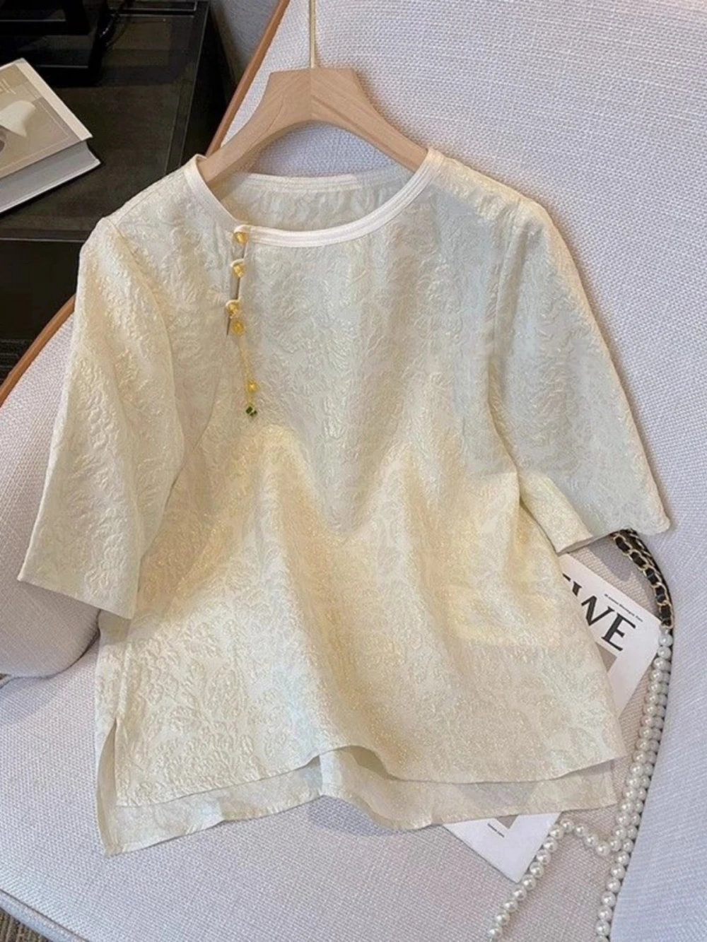 

plus Size Women's Short Sleeve Shirt Summer Loose Floral Embroidery High End Feeling Slit Design Trendy Casual Inner Wear Top