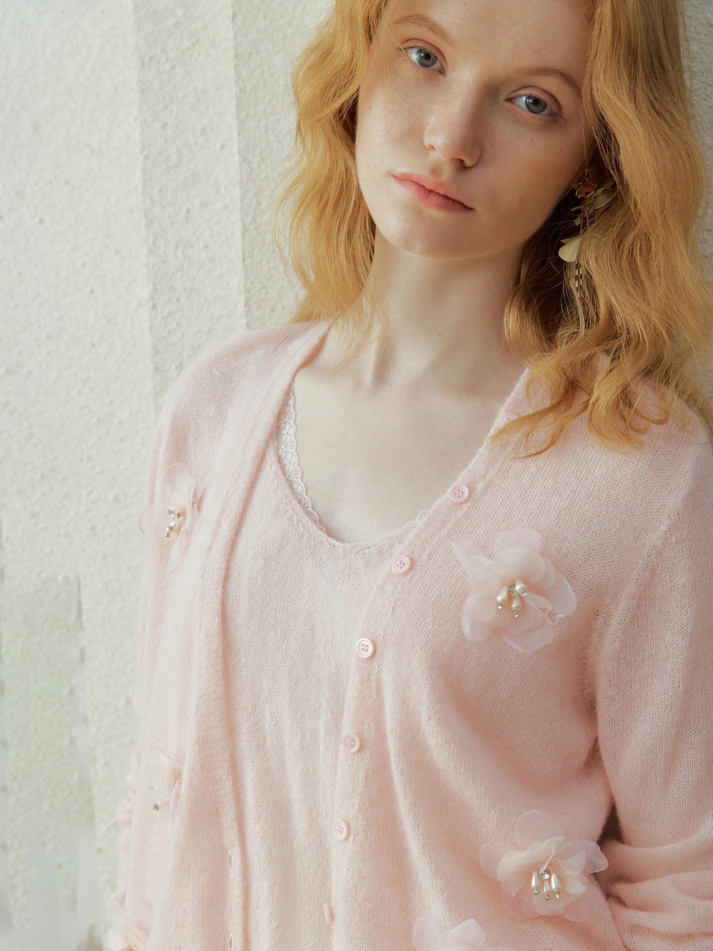 

Мягкий шерстяной вязаный свитер с 3D-цветочным узором, имитация двухслойности, для женщин, осенне-зимний сезон, V-образный вырез, длинный рукав, свободный крой