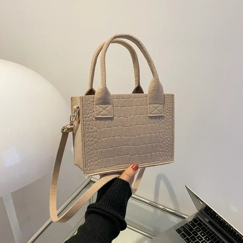 Women Small Square Bag 2024 New Simple And Versatile Casual Handbag Fashion Popular Felt Oneshoulder Messenger Bag