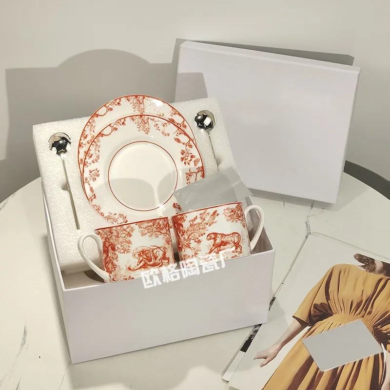 

Coffee Cup and Saucer Set with Measuring Spoon European Style Afternoon Tea Set 2 Cups 2 Saucers Gift Box for Black Tea