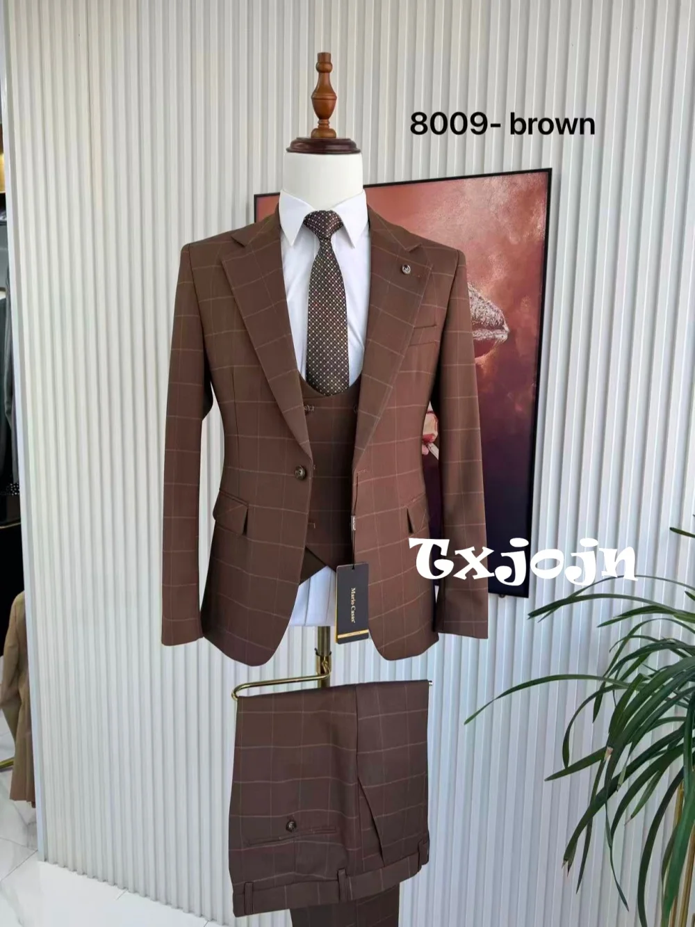 

Мужской костюм-тройка в клетку: пиджак, жилет, брюки. Наряд для дня рождения, вечеринок, танцев. Костюм с лацканами для мужчин. Костюмы с длинными рукавами.