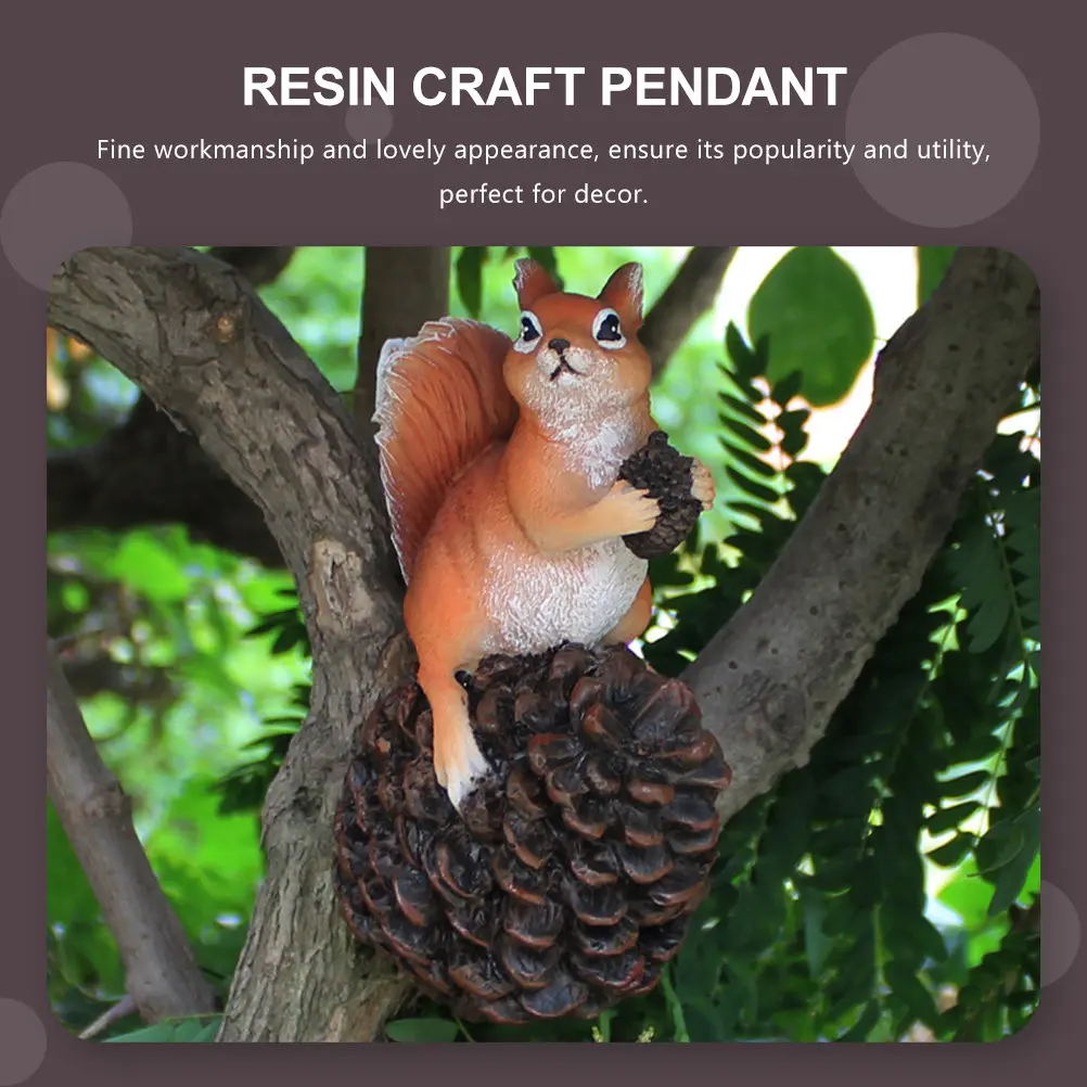 Lovely Squirrel Tree Hanging Decor Resin Craft Pendant Garden Yard Ornament Creative Resin Squirrel-Shaped Hanging Adorn