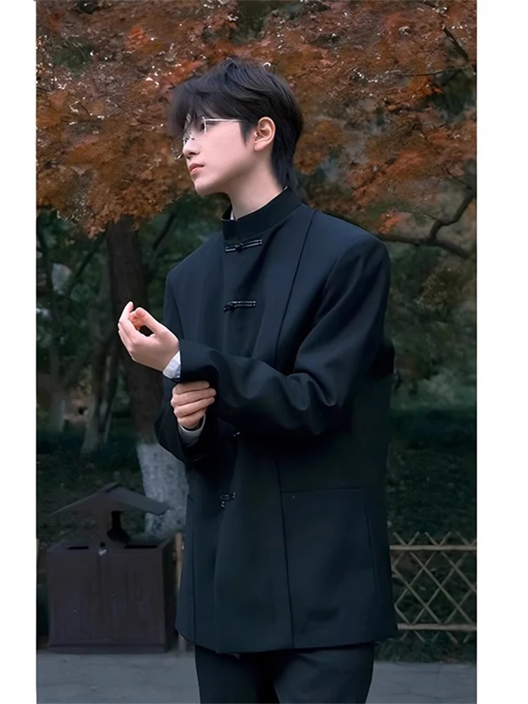 

Новая китайская мужская куртка-жакет с воротником-стойкой и утепленными плечами, весенне-осенний традиционный костюм Тан, на пуговицах, в стиле Чжо...