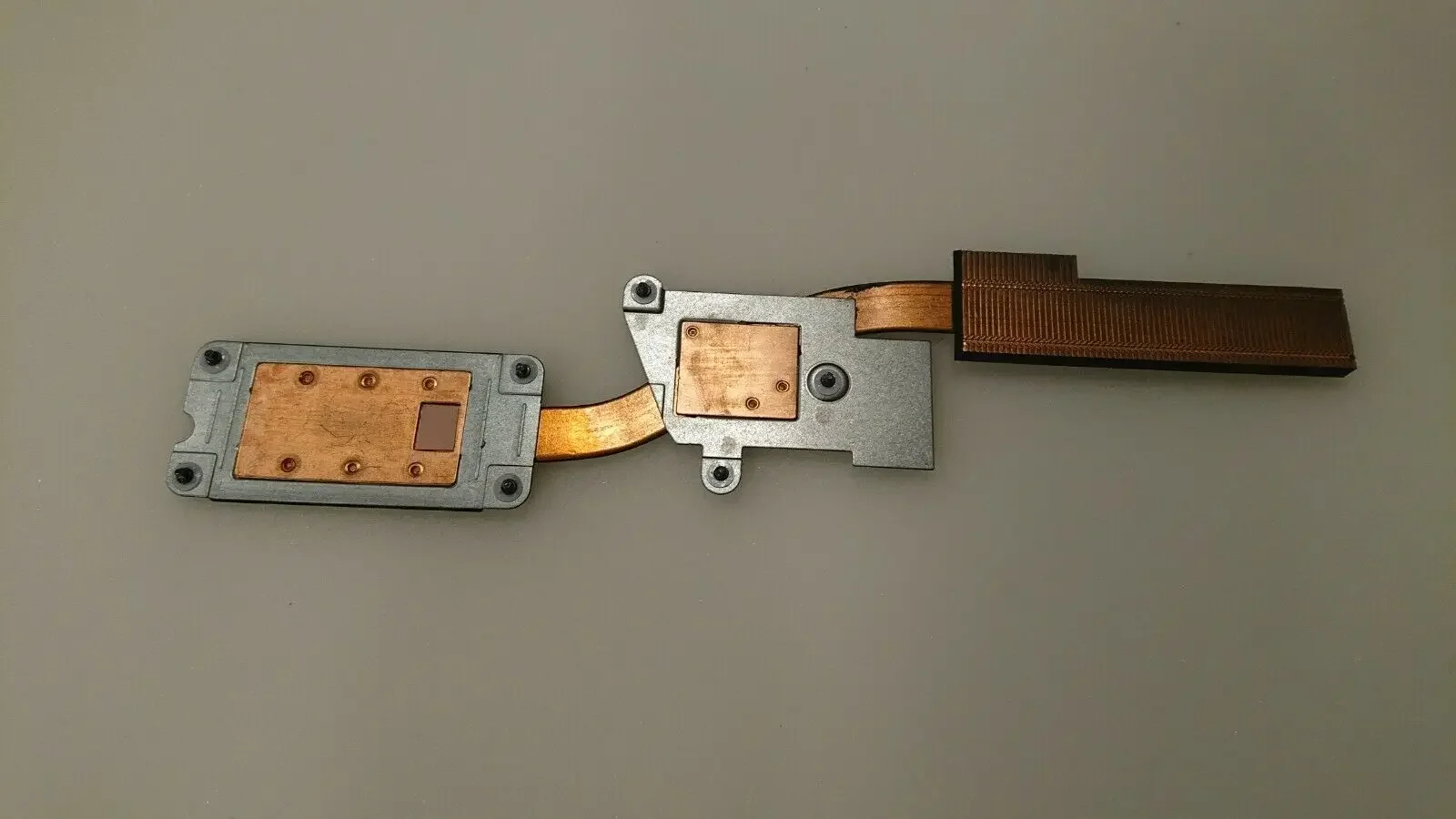 

ПОДЛИННЫЙ ДЛЯ Dell Inspiron 7586 2-в-1 процессор и графический радиатор в сборе JT0X8 0JT0X8