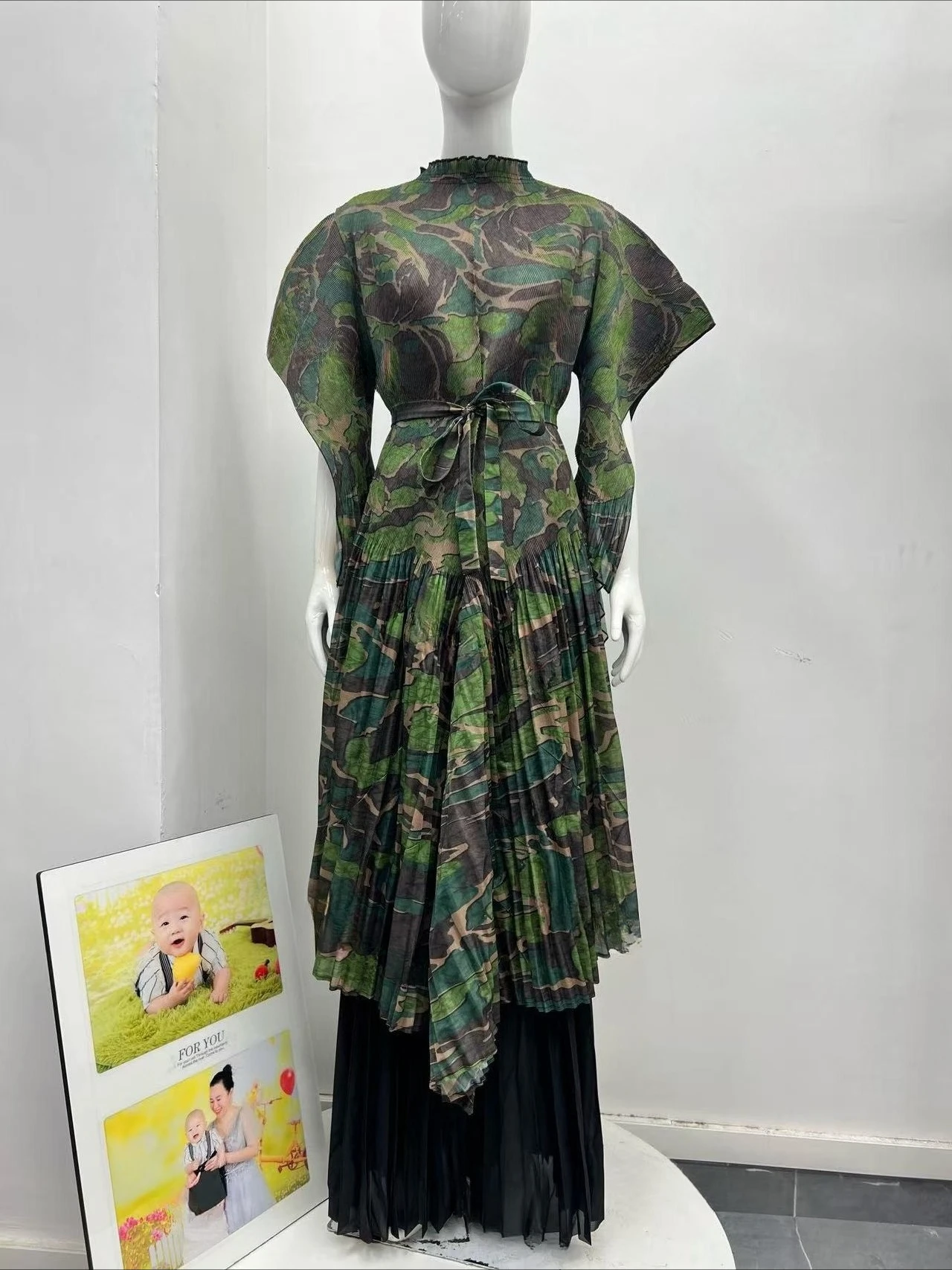 Miyake Pieghettato a maniche corte Elegante Abito alla moda Stampato Girocollo Manica a pipistrello Allentato Elegante Abito da donna Set a due pezzi Nuovo