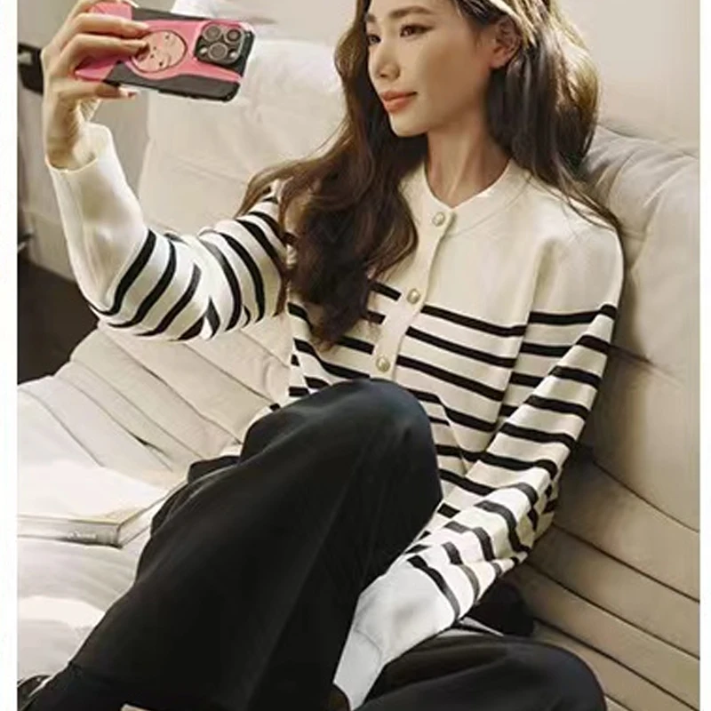 Simple Striped Knitted Cardigan for Women 2024 Autumn New Retro Button Cardigan Sweater for Outerwears Casual Sueters De Mujer