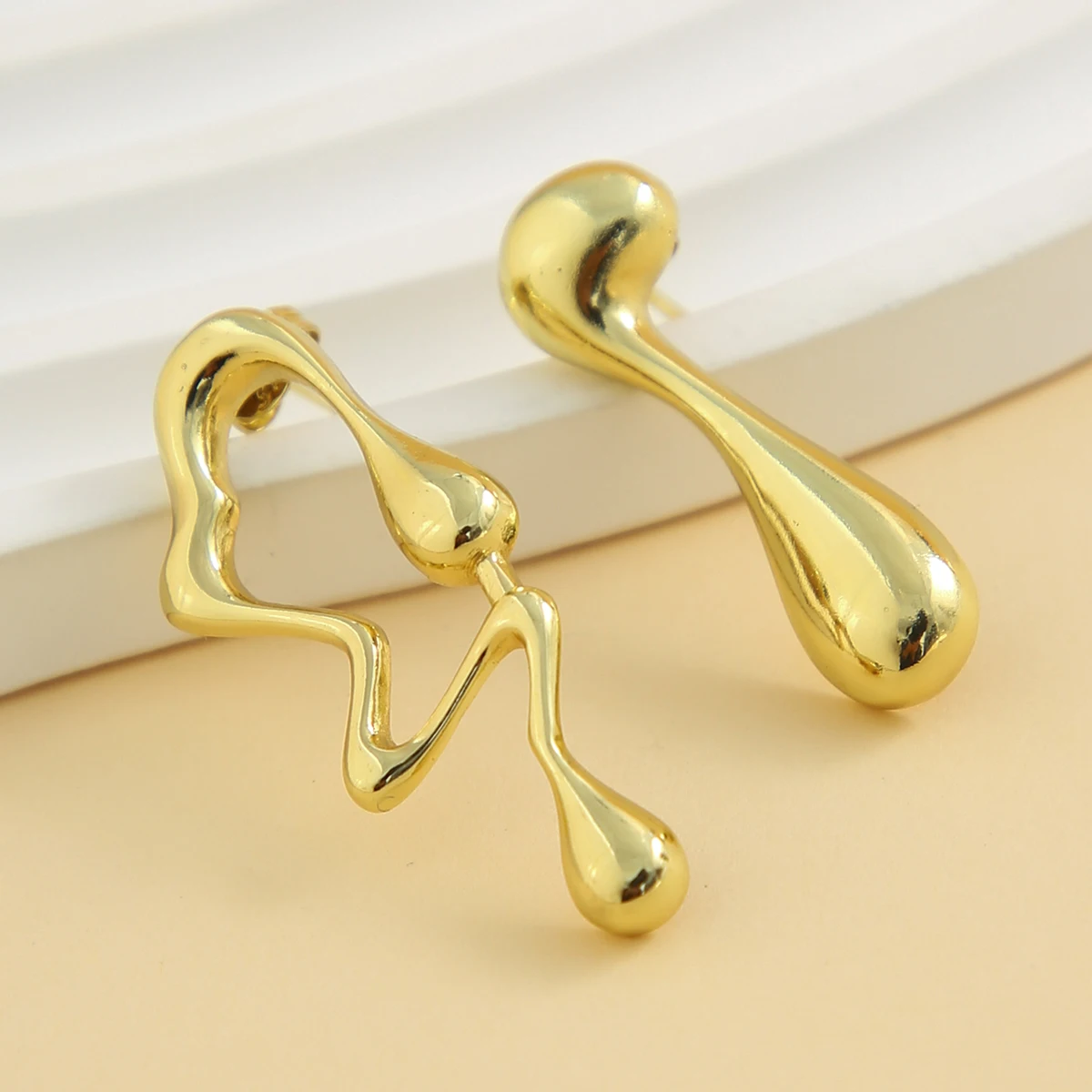 女性のための非対称液体金属ドロップイヤリング,流行のイヤリング,女性のアクセサリー,女性のジュエリー,ファッショナブル,2024