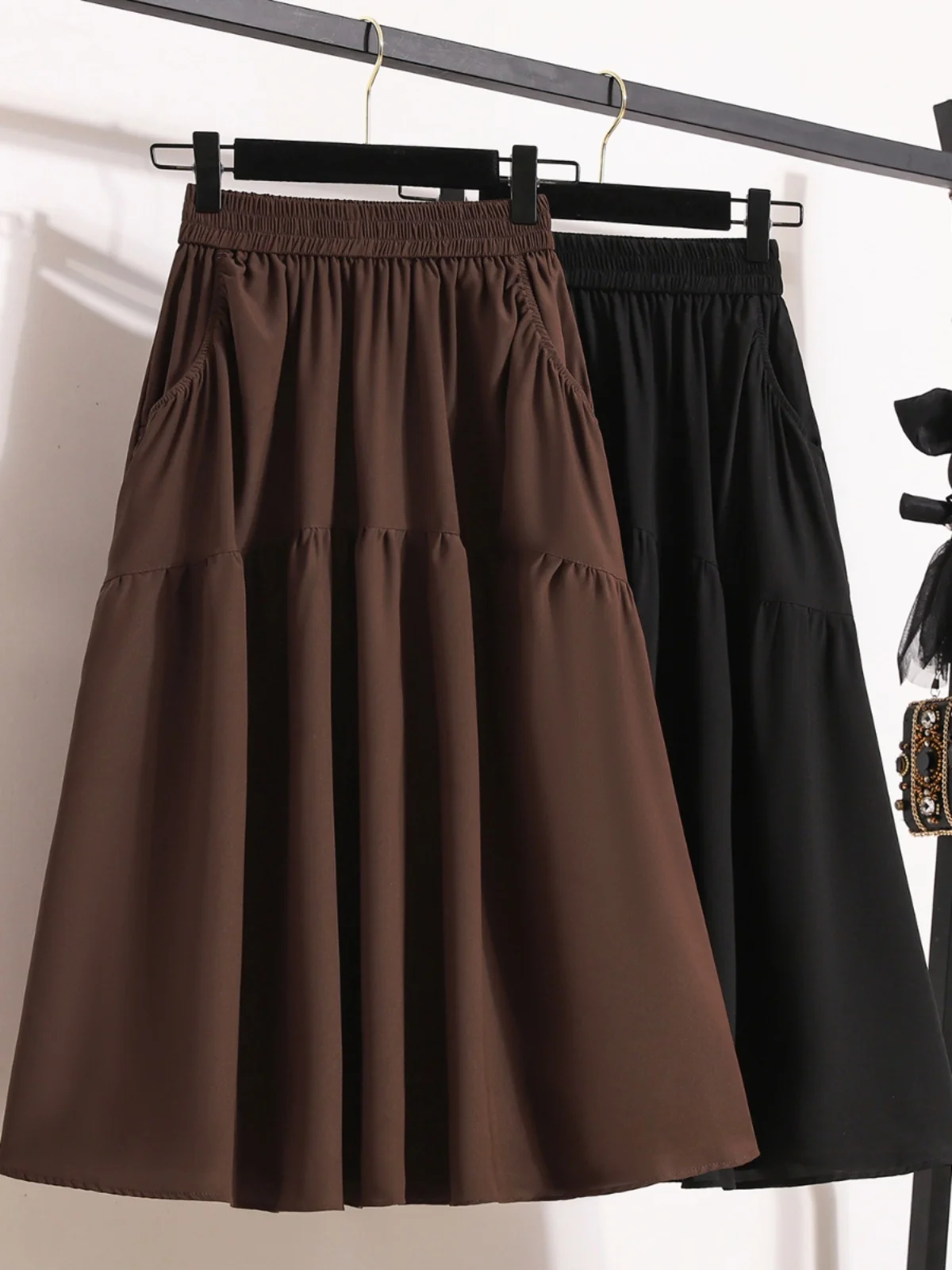 

Черная асимметричная юбка-миди А-силуэта с высокой талией, женская, весна-лето, новый стиль, драпированная, элегантная, для миниатюрных женщин