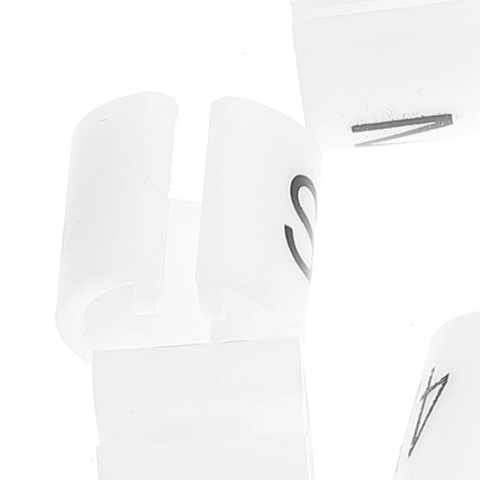 

200Pcs Garment Size Markers Plastic Hanger Tags Clip Prevents Falling Off Size Identifier for Clothing Management