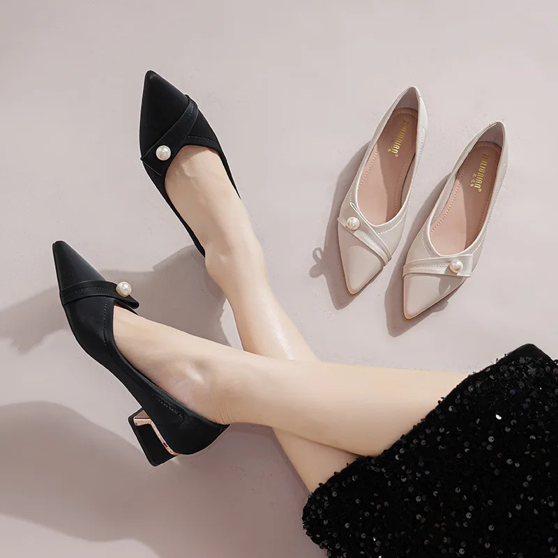 

2025 г. Женские элегантные офисные женские туфли с острым носком и мягкой подошвой на низком каблуке, большой размер 43, летние туфли без шнуровки на резиновой подошве
