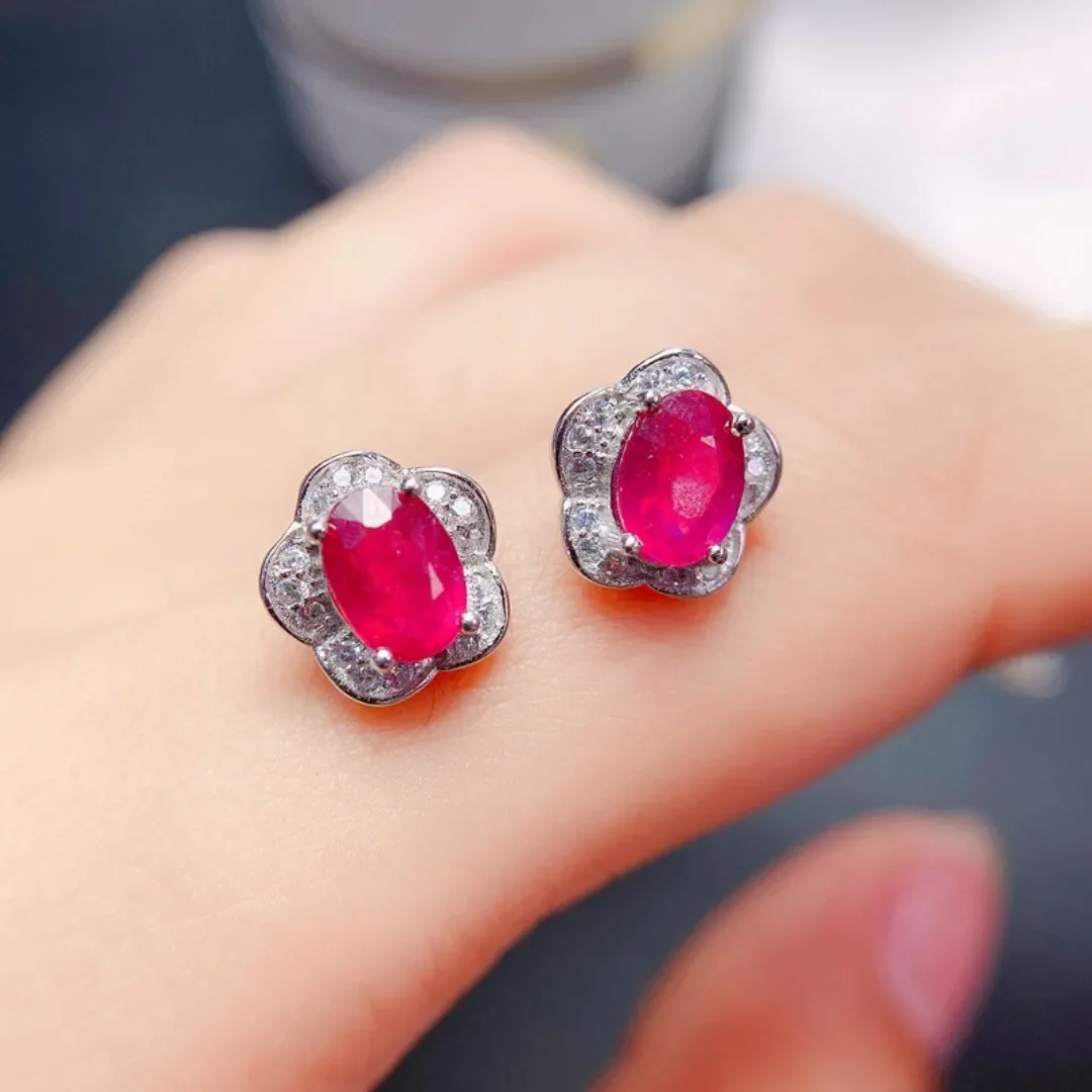 

Женские серьги-гвоздики из серебра 925 пробы с натуральным Рубином, 5 х7 мм