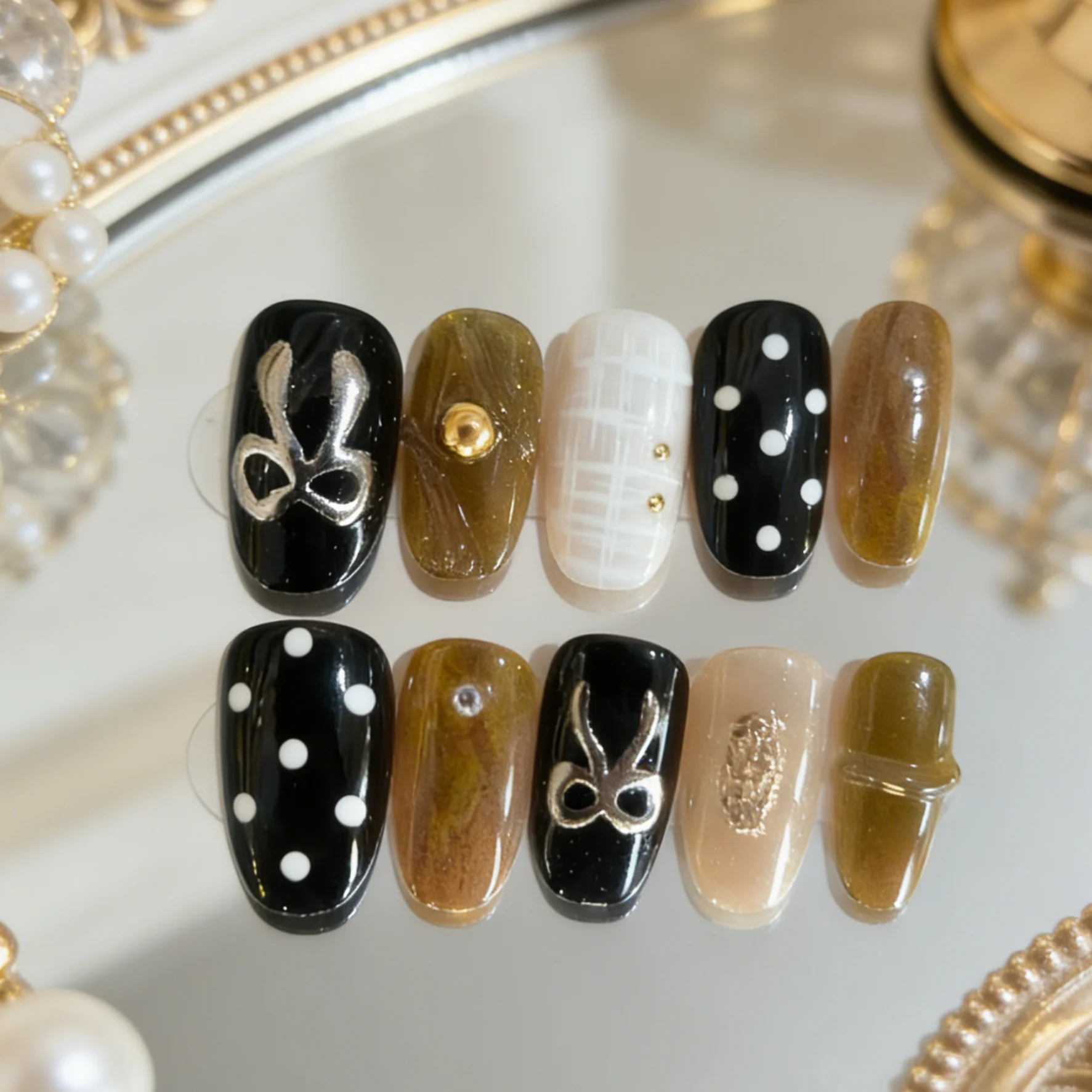 

10 штук овальных накладных ногтей ручной работы, красивые искусственные ногти с незаметными черными точками, подходят для женщин.