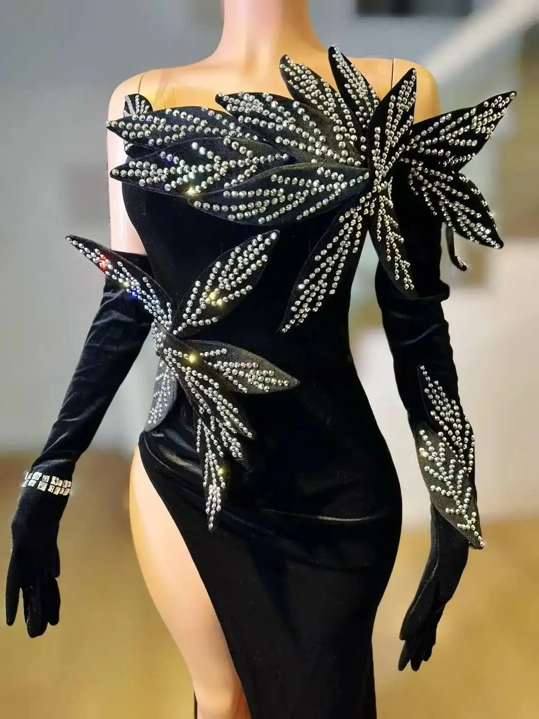 

Luxury Black Off - Shoulder Velvet Dress - Rhinestone Flower Embellishments & High Slit, Ideal for Formal Events