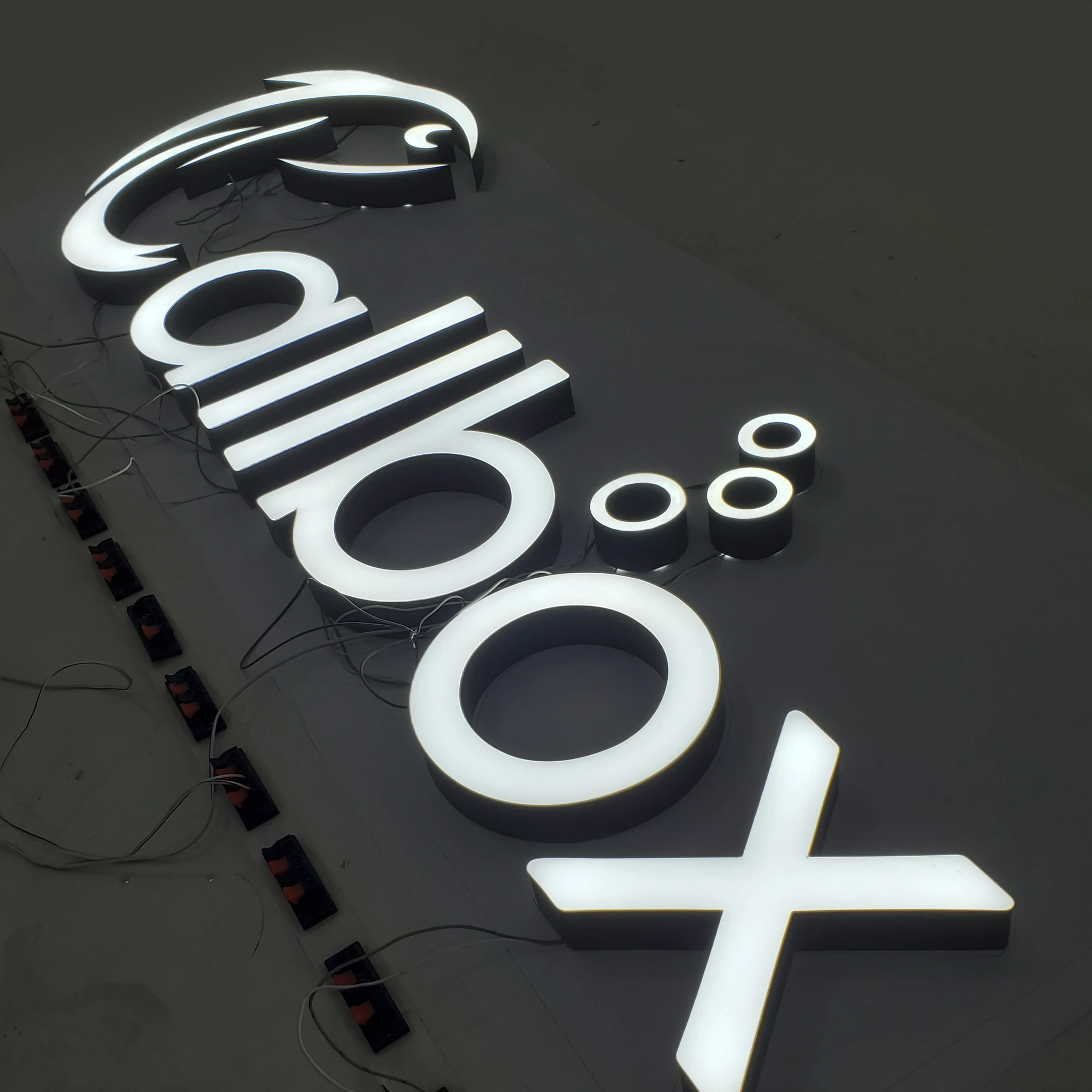 small frontlit illuminated epoxy resin led letter sign