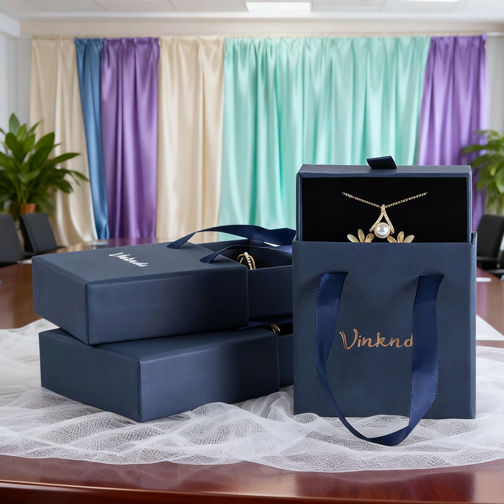 

100 шт., портативный ящик с логотипом 8x8x3 см, раздвижной картон, подарочная коробка для ювелирных изделий, ожерелье, кольцо, браслет, серьги, упаковочные коробки