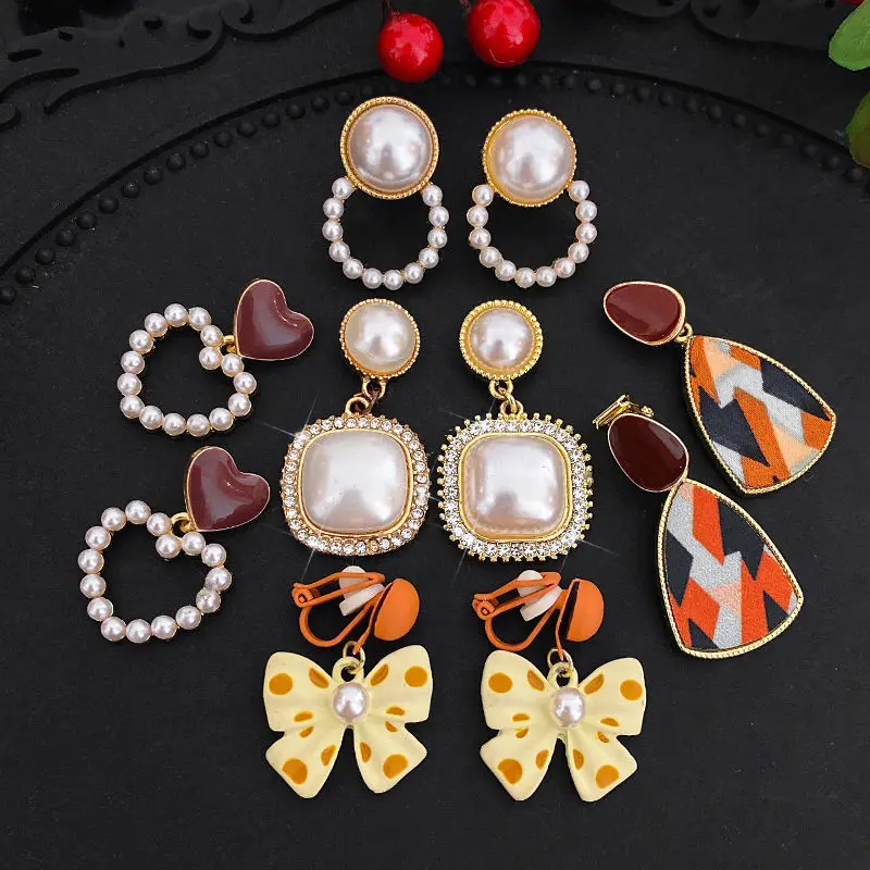 2024 New No Ear Hole Premium Ear Clip Women's Pearl Earrings French Retro Ear Hanging Small and Exquisite Style Earrings