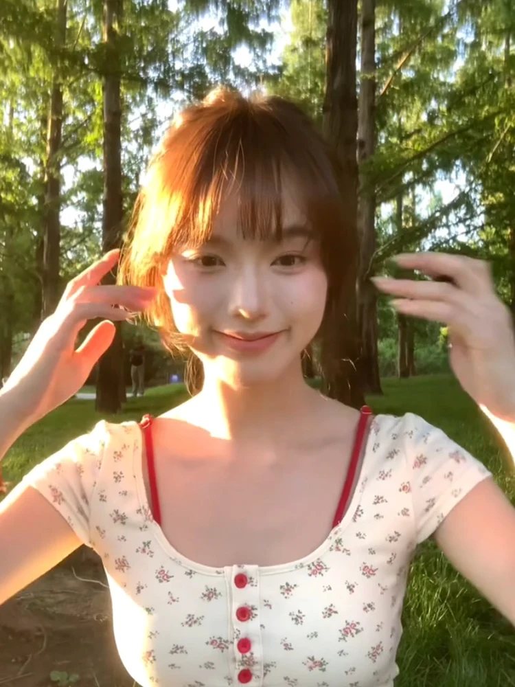 Pure Desire FlM Fake Two-Piece ort oulder ort Sve T-irt Women Summer Slim Sweet Spicy ort with Chest Pad Top