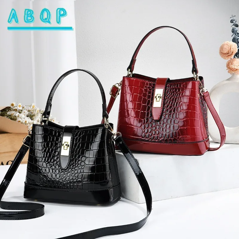 

New Women's Shoulder Bag Large Capacity Fashionable Women's Shoulder Crossbody Bag High Quality Luxury Casual Women's Bag