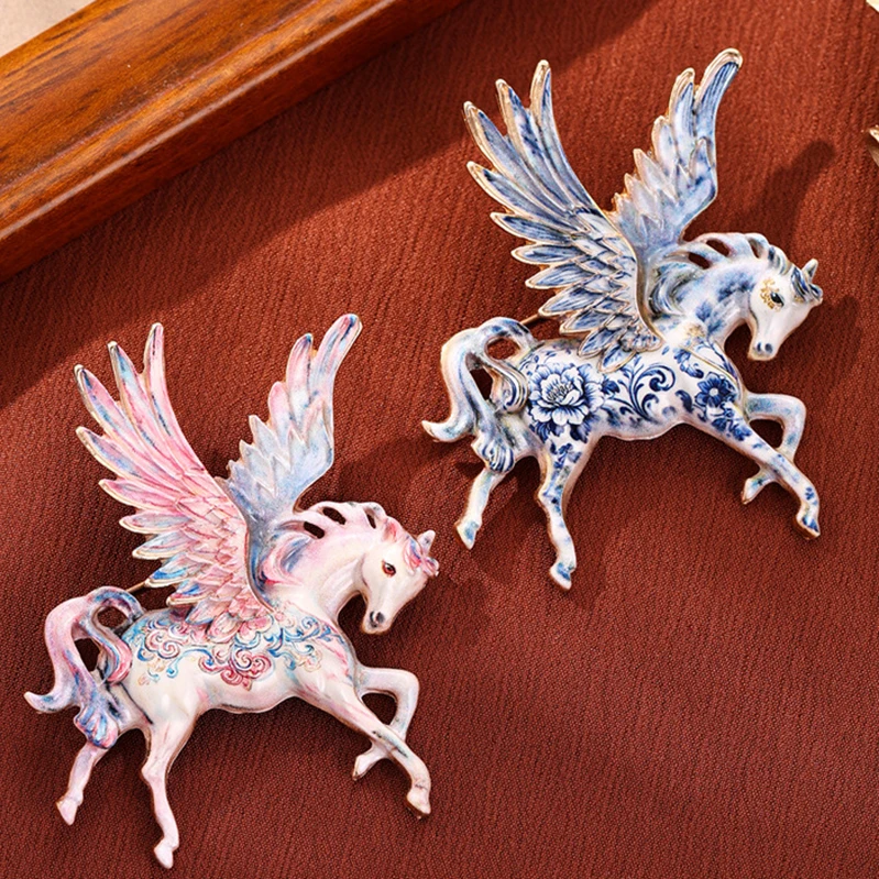Bellissime spille a cavallo volante per donna uomo smalto con grandi ali elfo animale spilla da ufficio per feste regali