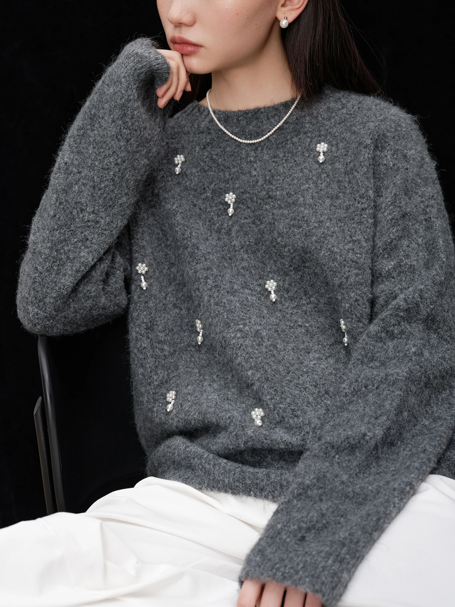 ZIQIAO Autumn Gray Sweater For Women 2024 New Arrival Unique Design Fashionable All-match Casual Pullover Chic Outfit 24ZQ93156