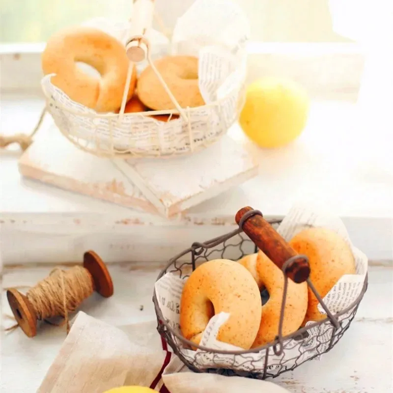 Creative retro and old wrought iron storage baskets, kitchen fruit basket, bread basket, storage baskets, desktop storage box.