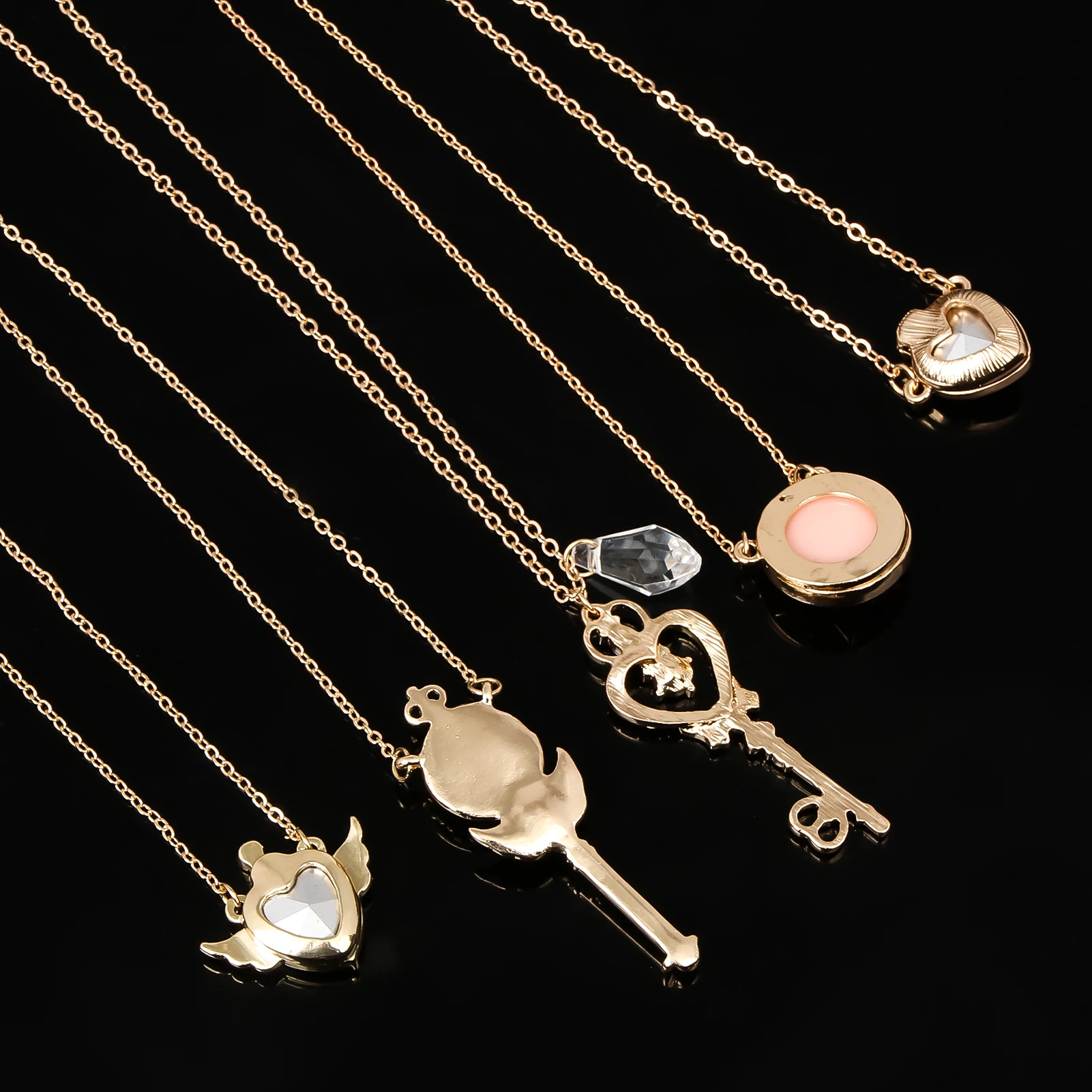 Nette SAILOR MOON Halskette Tsukino Usagi Magische Mädchen Transformation Flügel Zauberstab Halsband Cosplay Geschenk Männer Frauen Tasche Schmuck