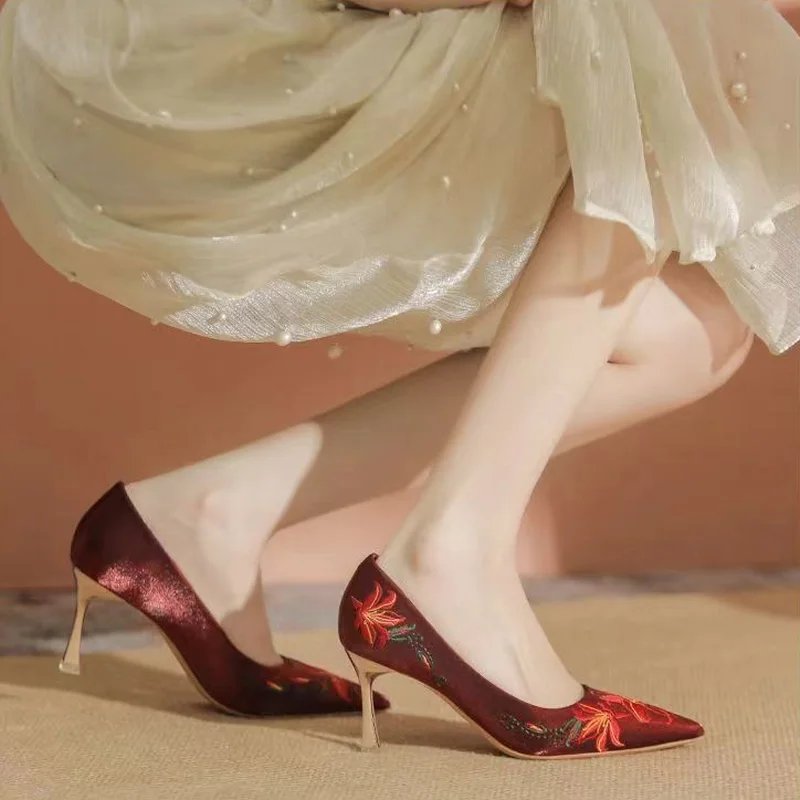 FHC 2024 nuovo ricamo fiore scarpe da sposa donna dรฉcolletรฉ, tacchi alti, punta a punta, Slip On, primavera/autunno, albicocca, rosso, Dropship