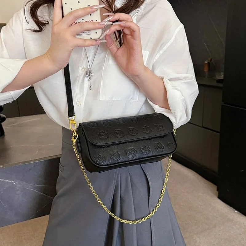 

Elegant Women's Messenger Bag With Fine Leather Classic Paris Stylish Commuter Design​