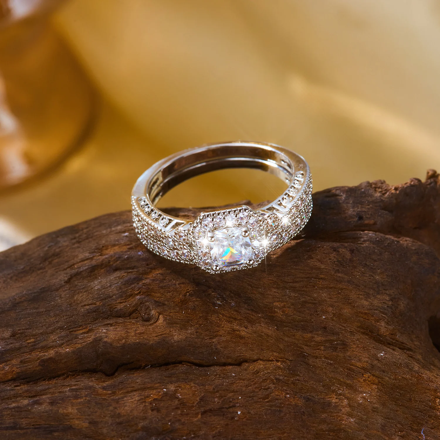 2-teiliges Reise-Ringset für Damen: Messing-Zirkon-Kissen-Halo-Verlobungsring-Alternative mit Pavé-Band – Sorgenfreier Schmuck – Detail 7