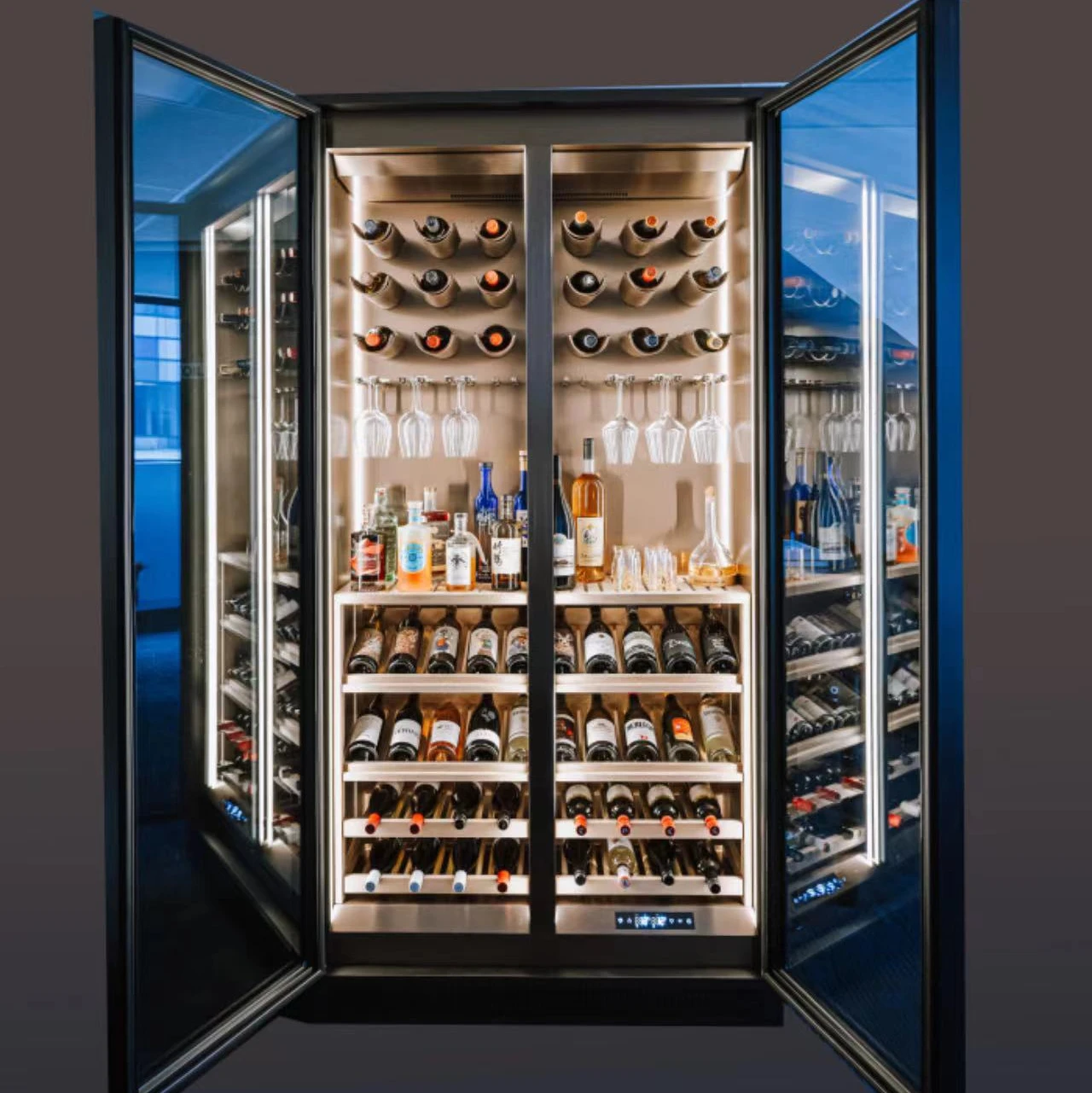 

Винный шкаф из алюминия с деревянными полками, роскошная витрина для вина, винный бар для магазина