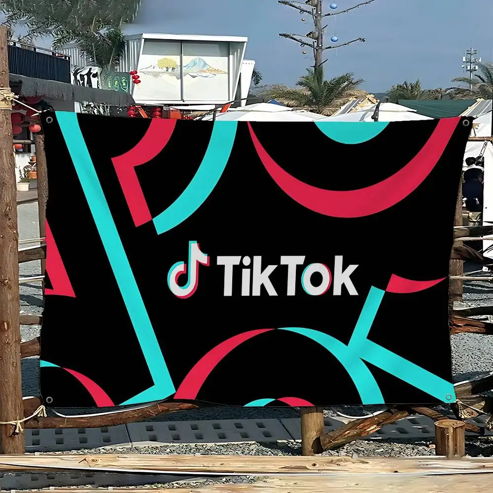 لافتة كلاسيكية بشعار T-TikToks كبيرة الحجم وأنماط طباعة مثيرة للاهتمام لحفلات أعياد الميلاد