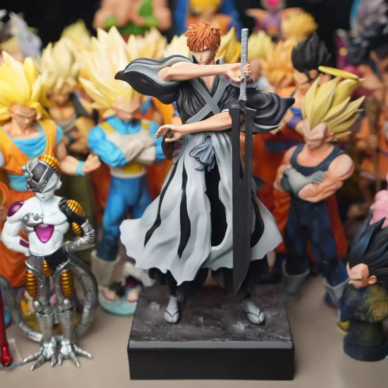 【C4 STUDIO】35cm/13.7 Inch Anime BLEACH Kurosaki Ichigo GK Figure Standing Statue Desktop Ornament Collectible Model Toy Gift