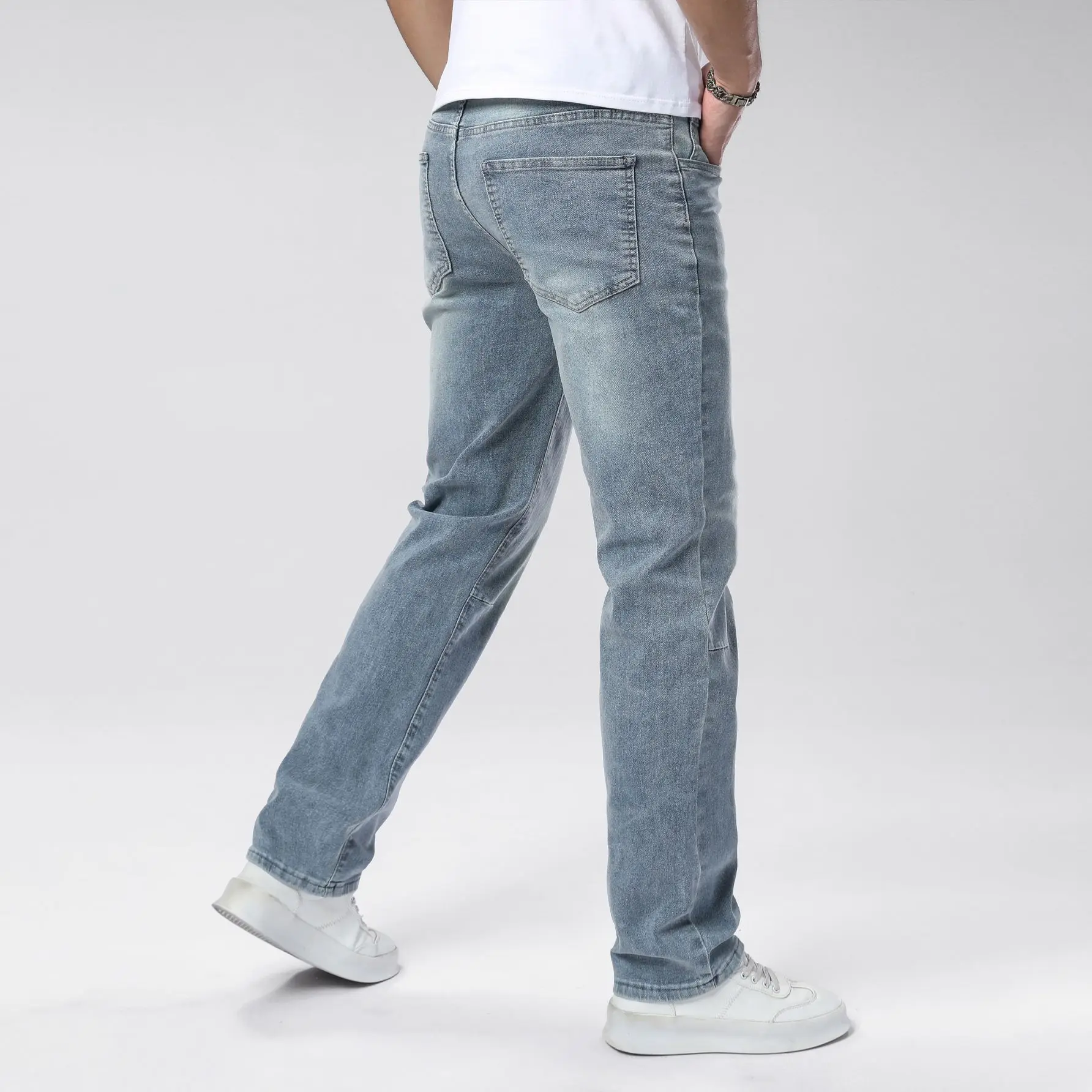 Pantalones vaqueros de tubo recto adelgazantes para hombre, pantalones vaqueros elásticos de color azul claro, nuevos pantalones informales cómodos para las cuatro estaciones para hombre