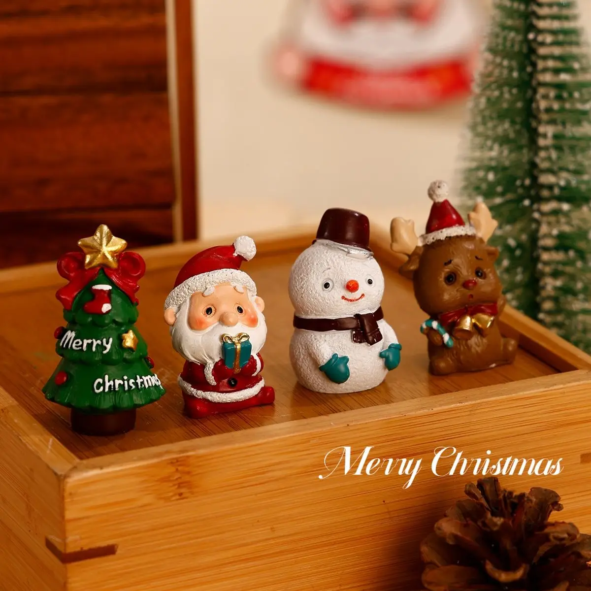 

Christmas Style Sculpture，Winter Wonderland Festival Art，Aesthetic Desk Top Decor，Warm Holiday Gift