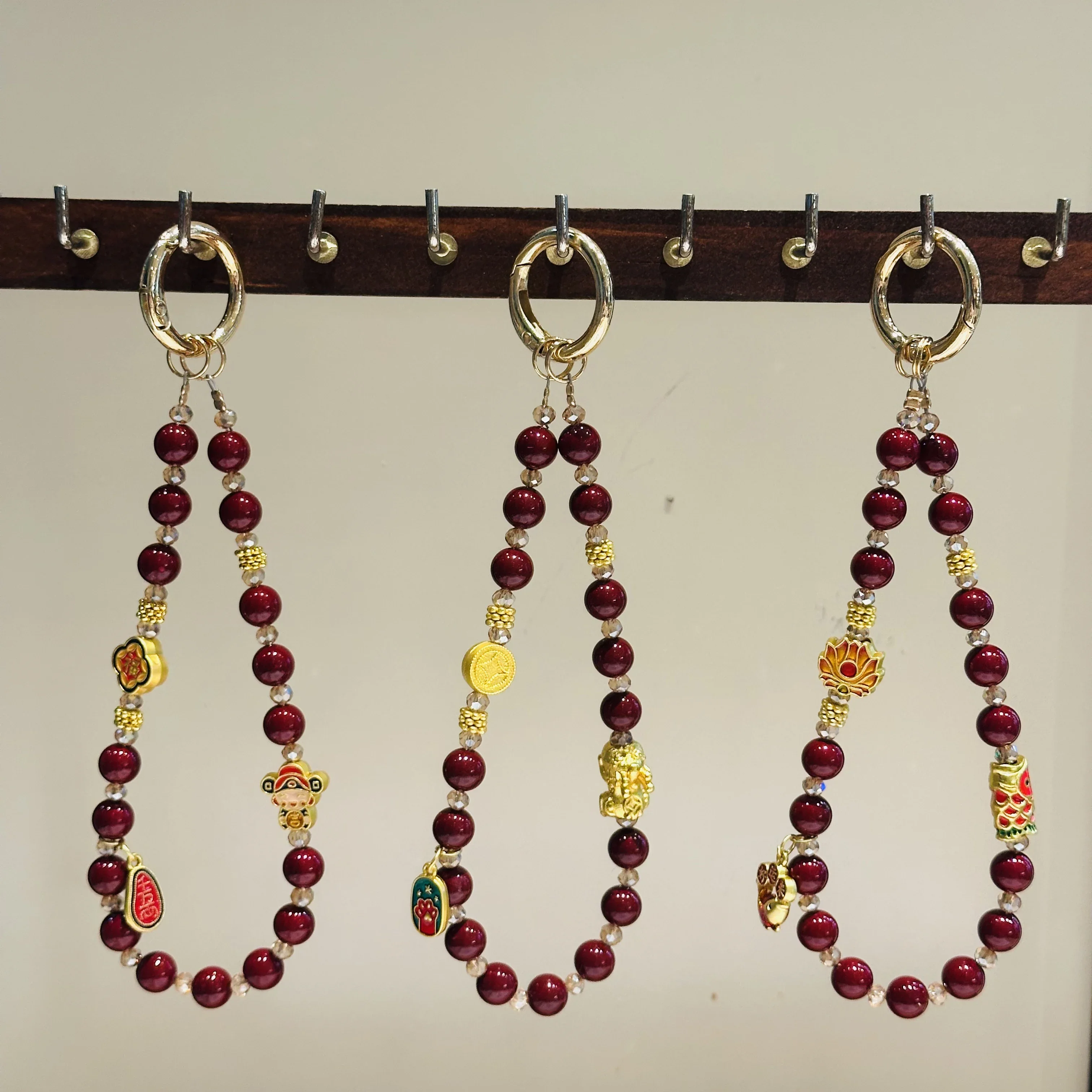 

Праздничный ремешок для мобильного телефона в китайском стиле с красными бусинами, ремешок на запястье, автомобильный брелок, ремешок для сумки, кулон