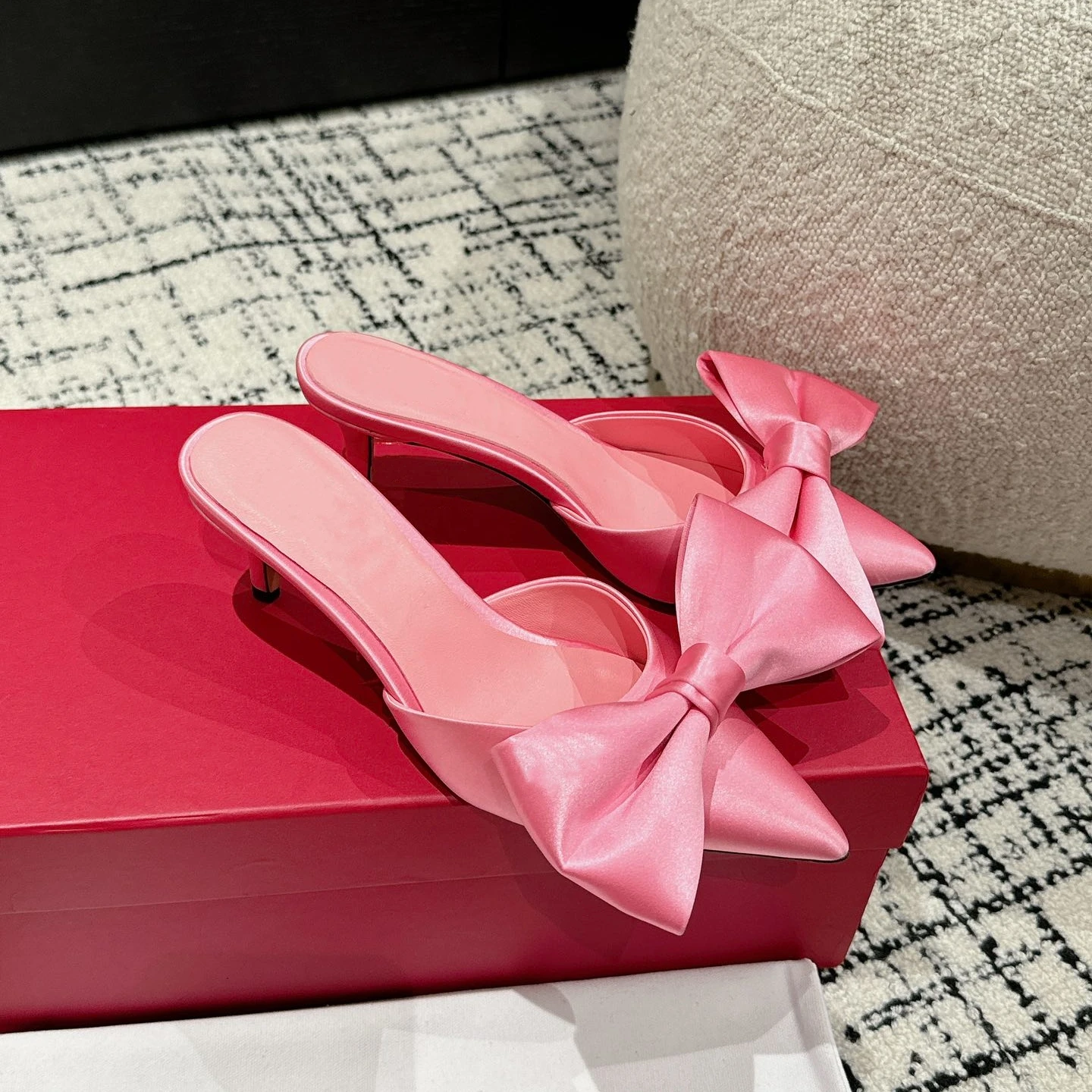 

2024 New style fashion women pump classic top quality butterfly knot mules sandals for party wedding evening shoes with box