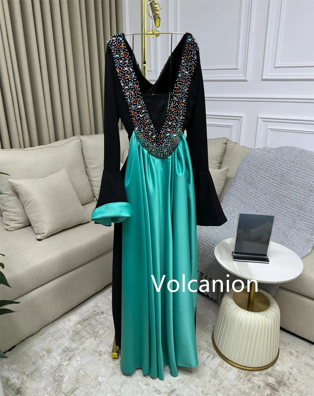 تخصيص جيرسي حجر الراين الديكور ألف خط الخامس الرقبة فساتين متوسطة الطول مناسبة مخصصة حفلة موسيقية كلاسيكية الرجعية جودة عالية