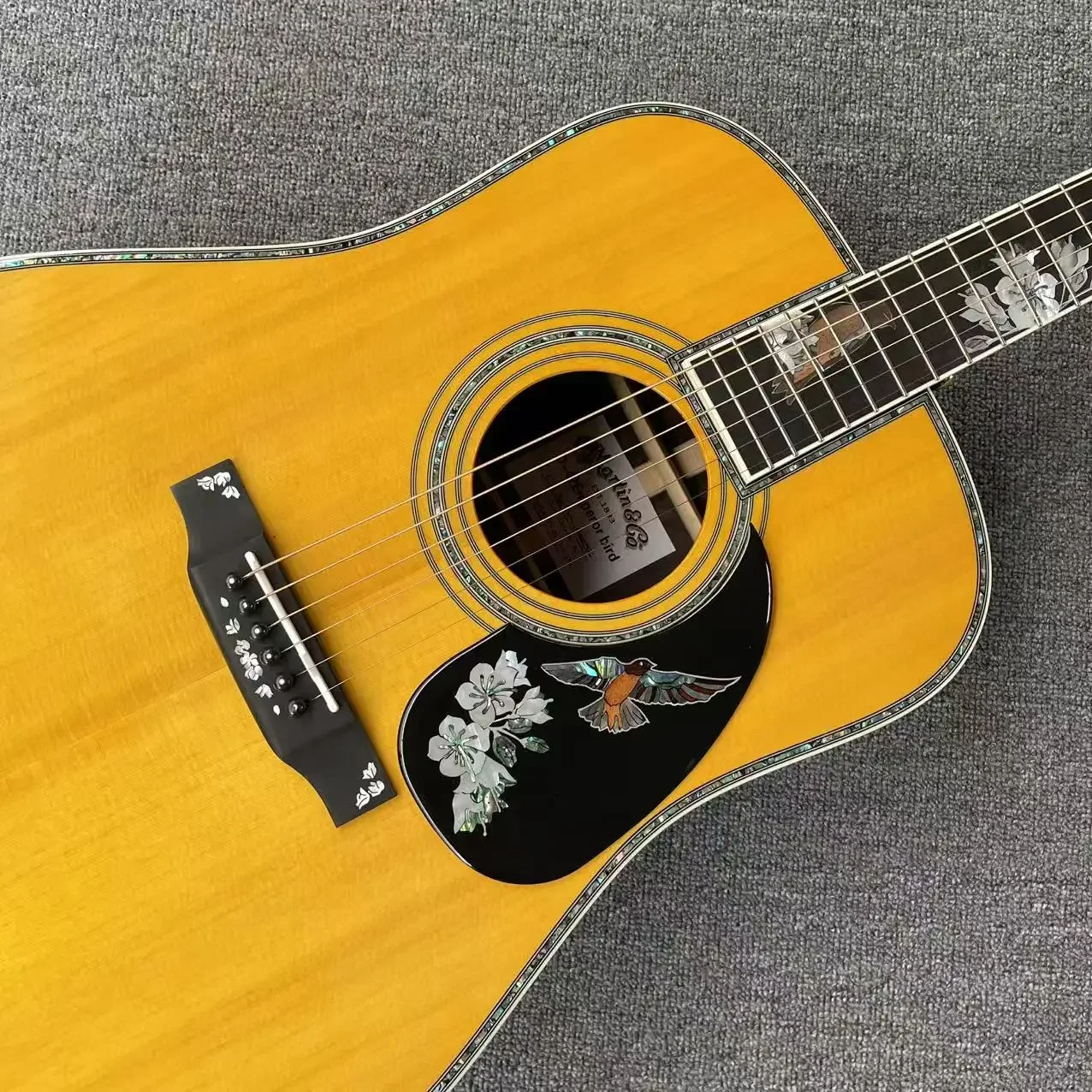 

Твердая 41-дюймовая ограниченная серия желтая акустическая гитара с саундтреком и инкрустацией корпусом морского ушка