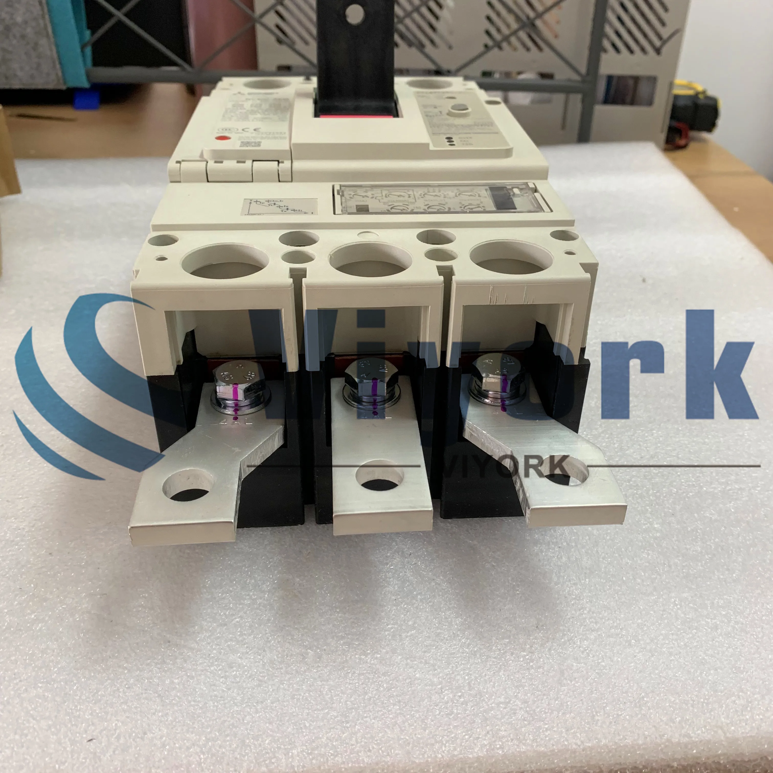 

NV400-SEW 3P 200-440V EARTH LEAKAGE BREAKER 30MA NEW