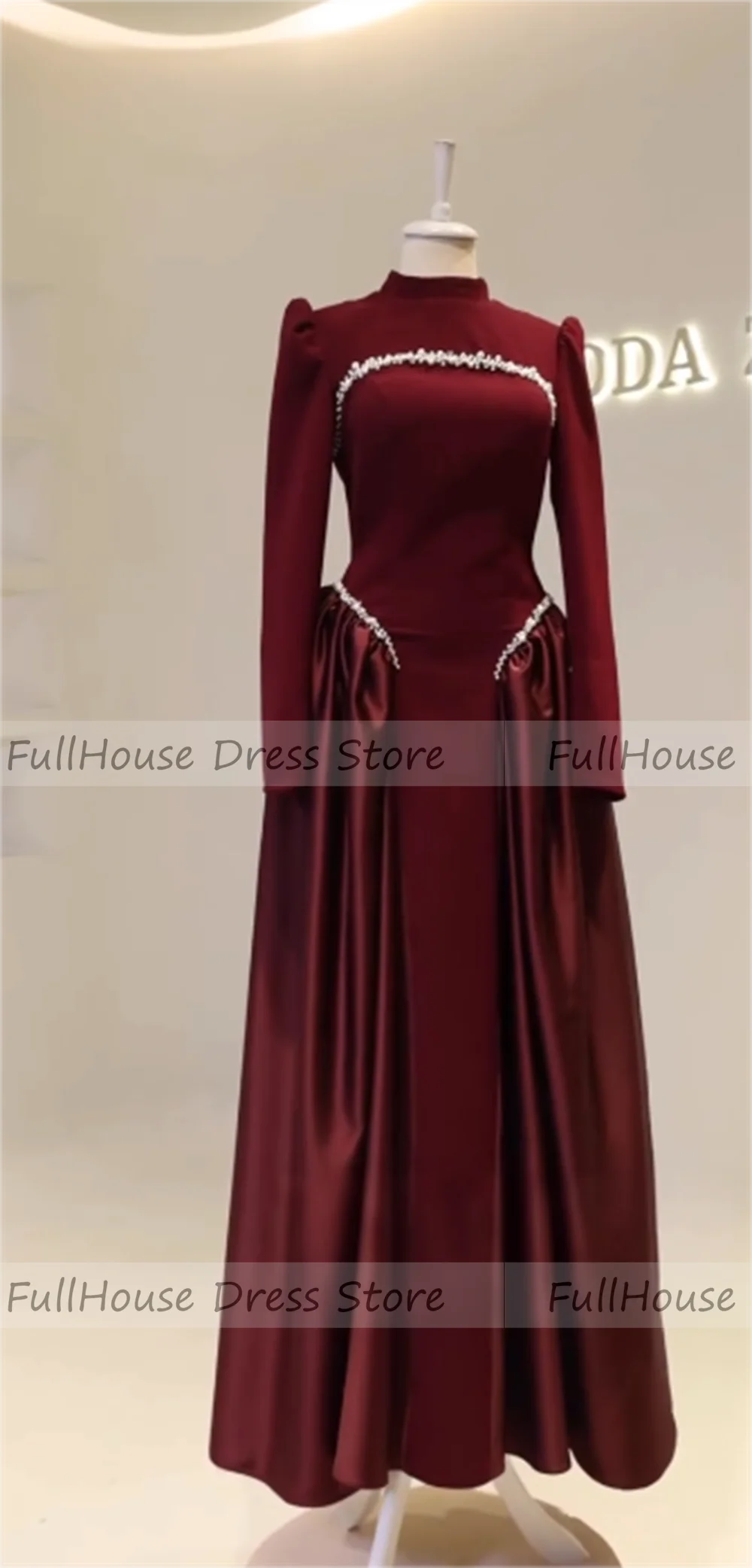 فستان سهرة أنيق مصنوع حسب الطلب برقبة عالية وأكمام طويلة مطوي وغمد ثنيات لؤلؤ مطرز بطول الأرض فستان عربي سعودي